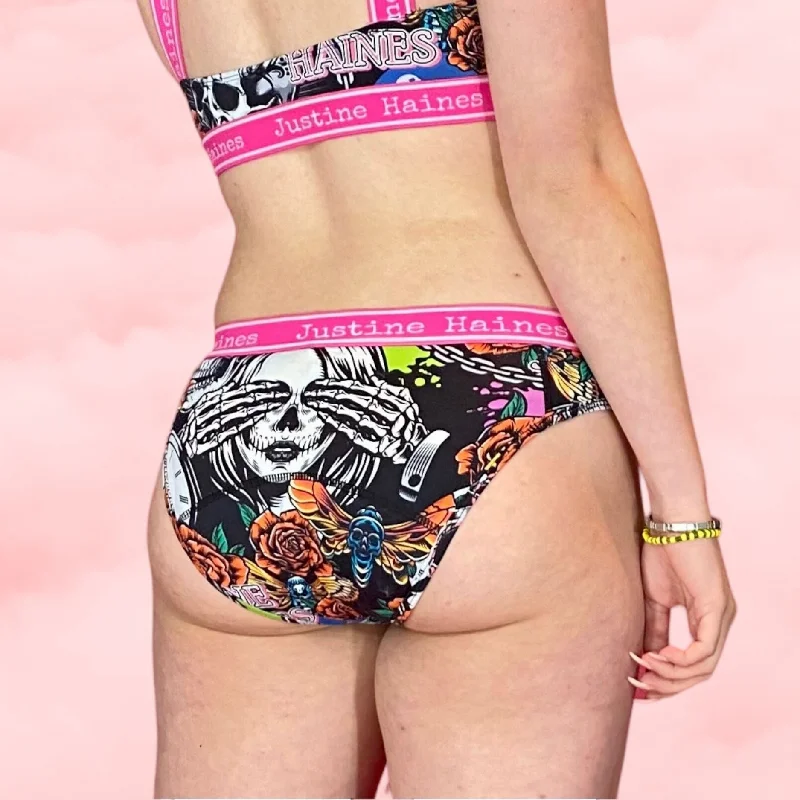 Low-Rise Period Panties in Skulls & Roses IN X-SMALL