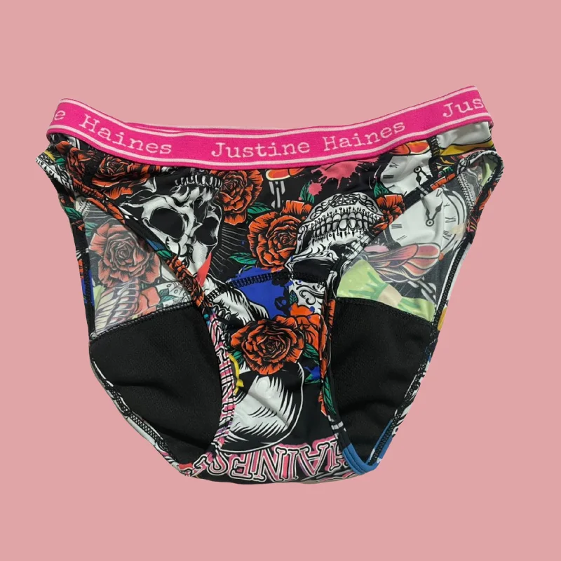 Low-Rise Period Panties in Skulls & Roses IN X-SMALL