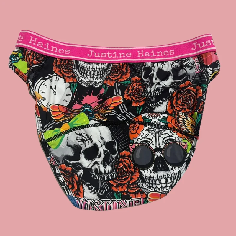 Low-Rise Period Panties in Skulls & Roses IN X-SMALL